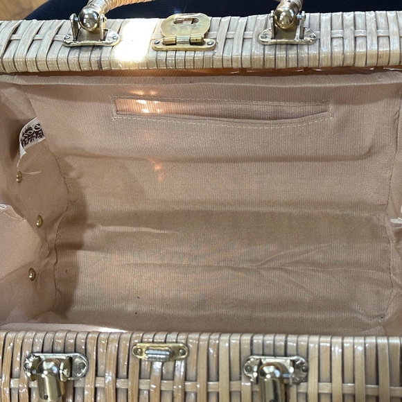 Woven Straw Handbag with Embroidered Pastel Flowers. Vtg. 1960s - Adorable - Picture 5 of 13